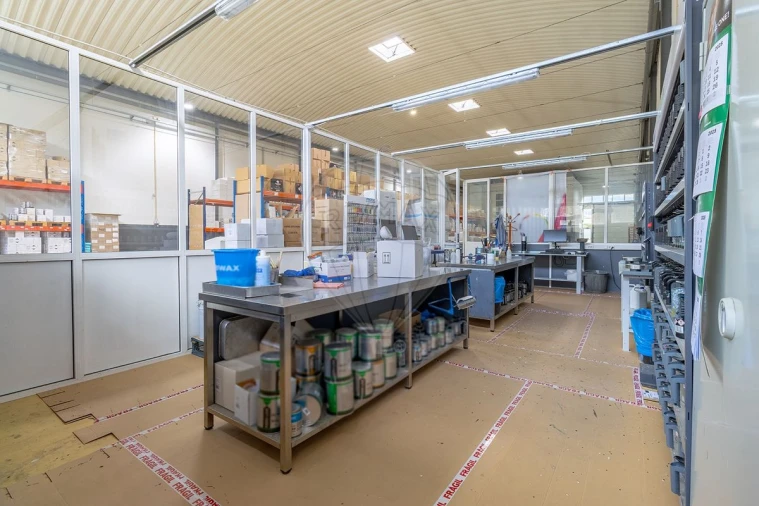 Armazém para Venda em Mafamude e Vilar do Paraíso Foto 13