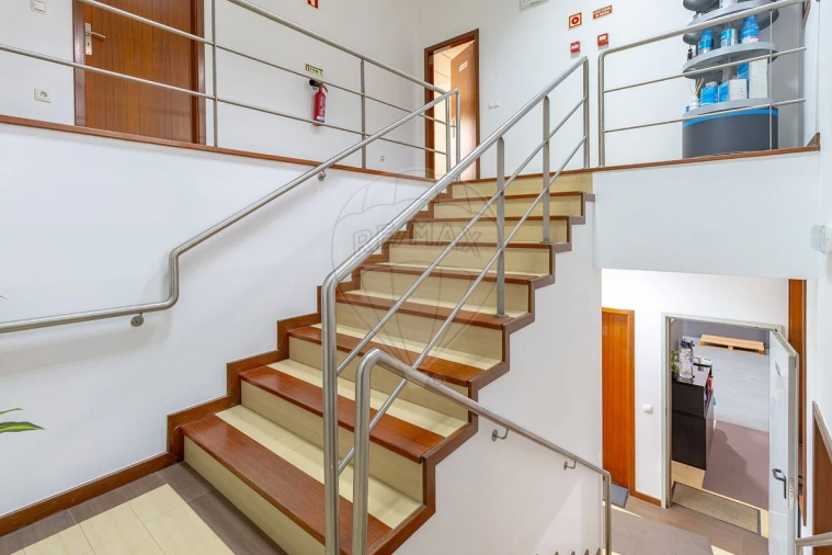 Armazém para Venda em Mafamude e Vilar do Paraíso Foto 33