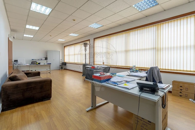 Armazém para Venda em Mafamude e Vilar do Paraíso Foto 19