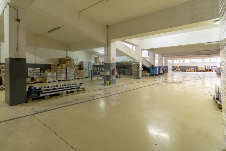 Armazém para Venda em Mafamude e Vilar do Paraíso Foto 18