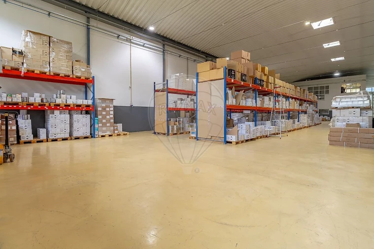 Armazém para Venda em Mafamude e Vilar do Paraíso Foto 9