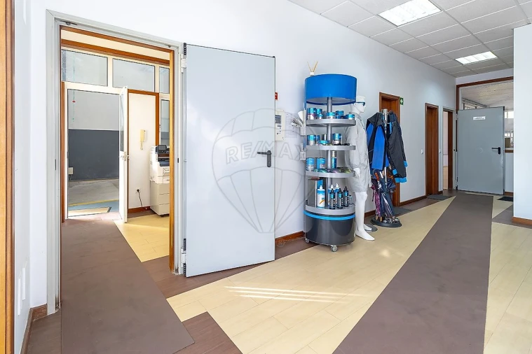 Armazém para Venda em Mafamude e Vilar do Paraíso Foto 7