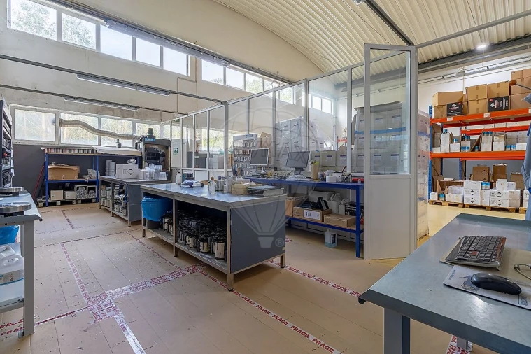 Armazém para Venda em Mafamude e Vilar do Paraíso Foto 14