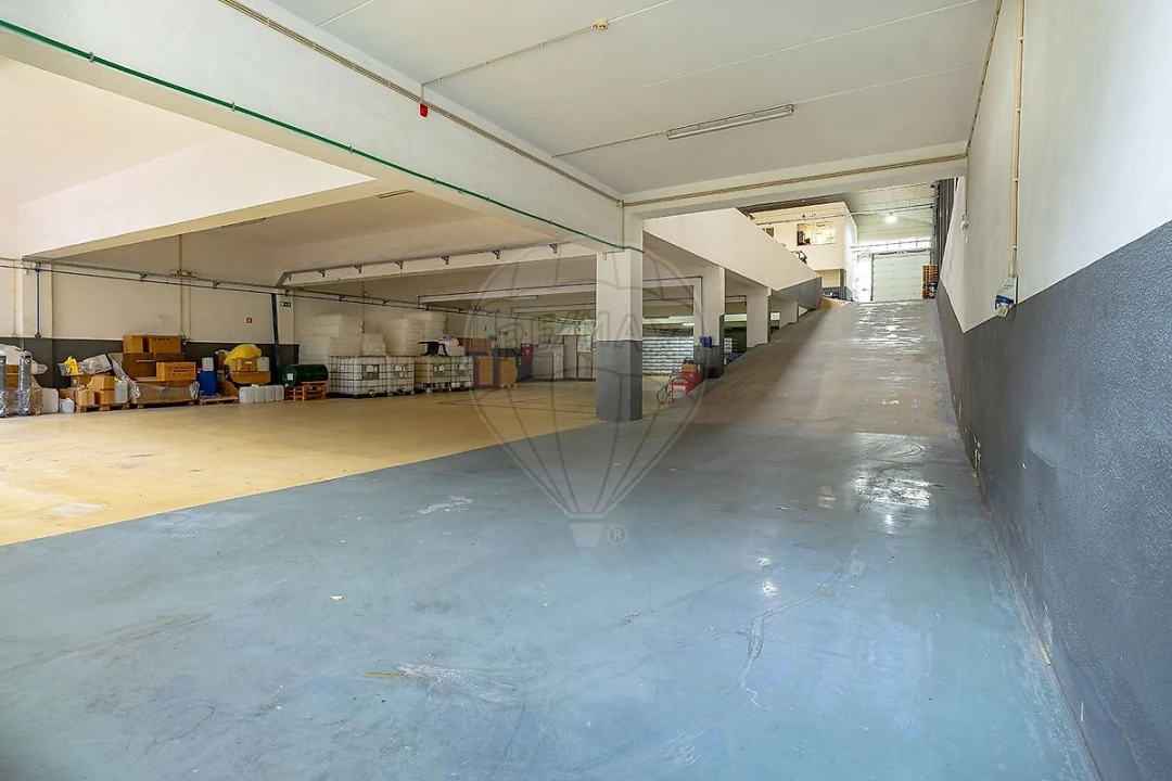 Armazém para Venda em Mafamude e Vilar do Paraíso Foto 12