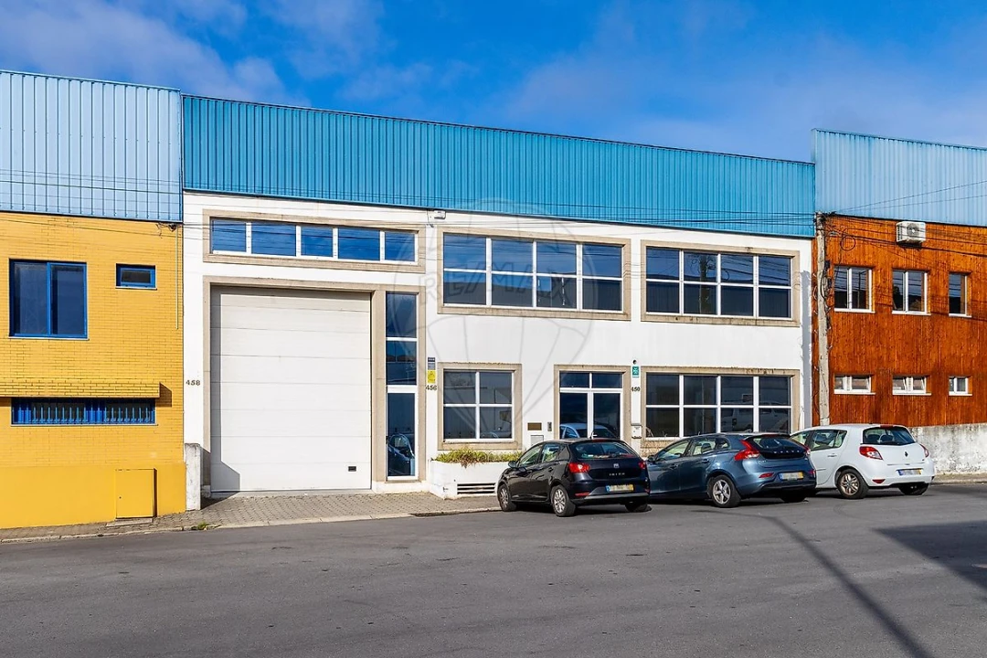 Armazém para Venda em Mafamude e Vilar do Paraíso Foto 1