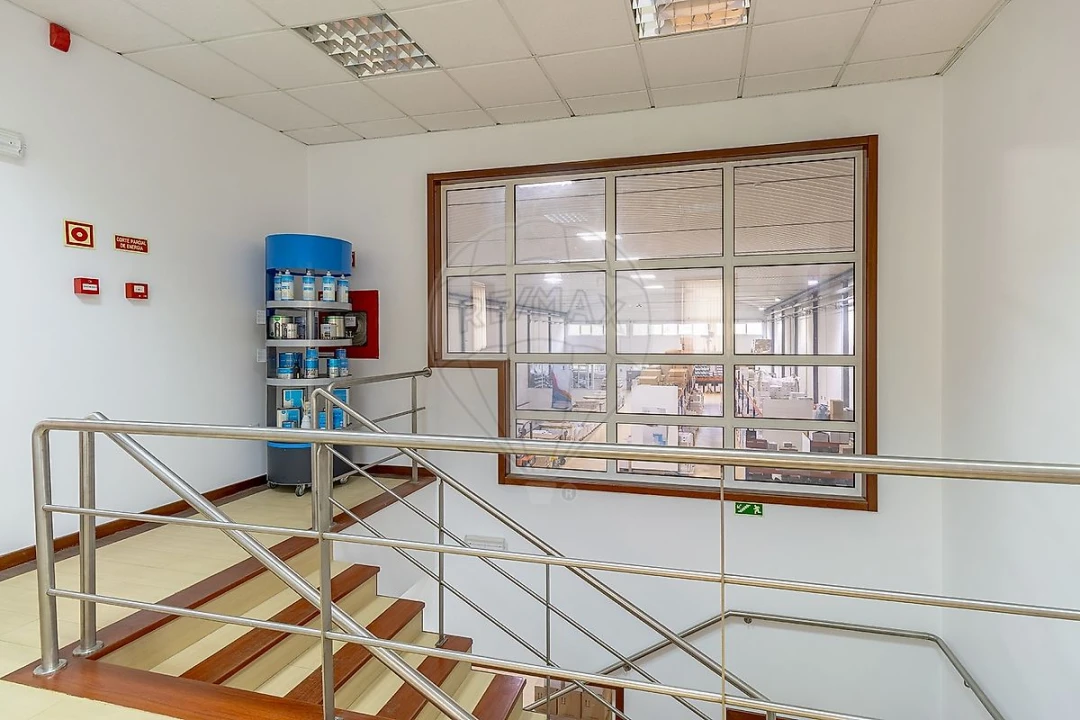 Armazém para Venda em Mafamude e Vilar do Paraíso Foto 31