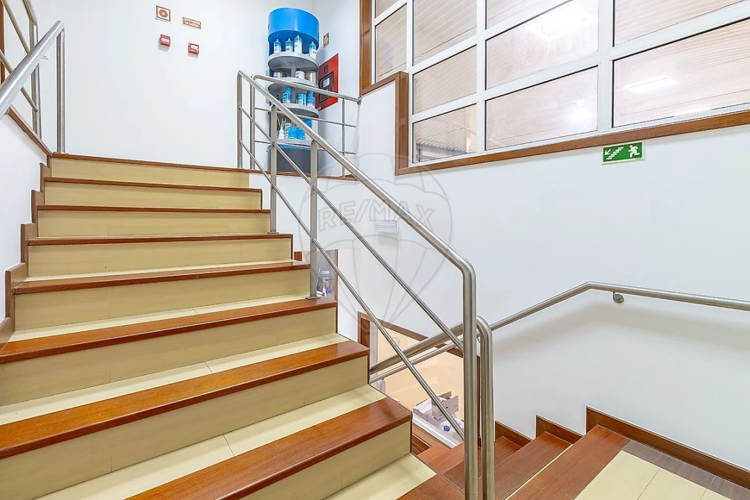 Armazém para Venda em Mafamude e Vilar do Paraíso Foto 40