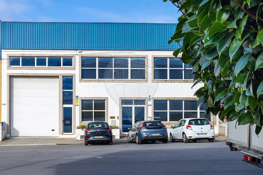 Armazém para Venda em Mafamude e Vilar do Paraíso Foto 2