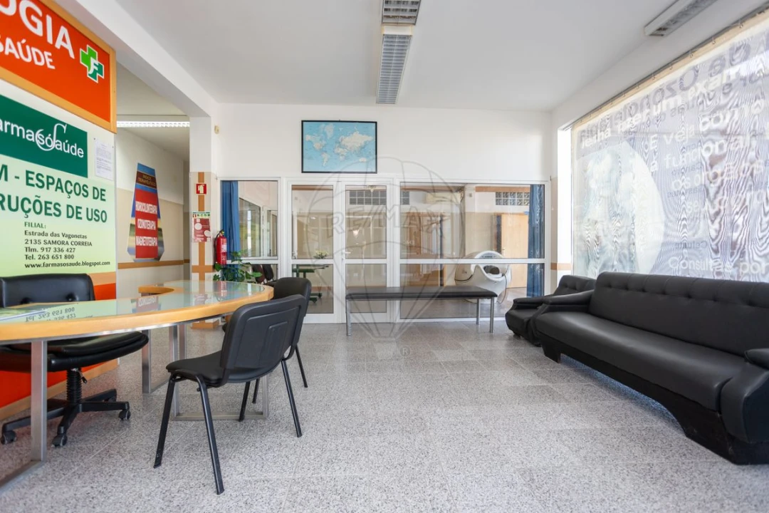Loja para Arrendamento em Samora Correia Foto 31