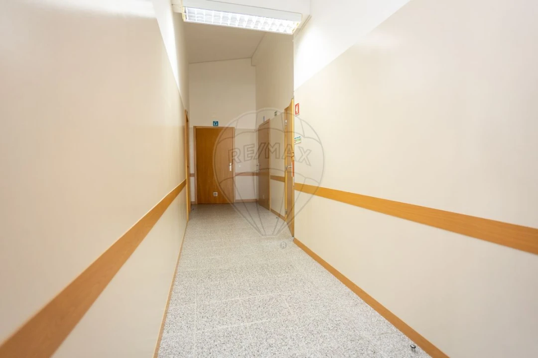 Loja para Arrendamento em Samora Correia Foto 8