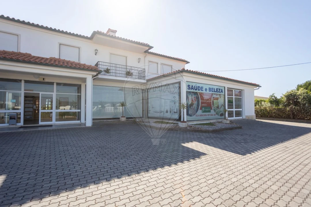 Loja para Arrendamento em Samora Correia Foto 1