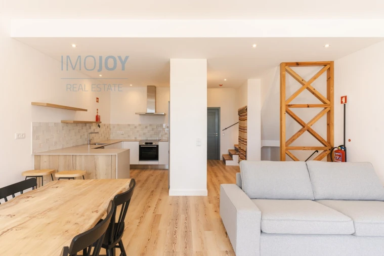 Apartamento T3 para Arrendamento em Santa Maria e São Miguel, São Martinho, São Pedro Penaferrim