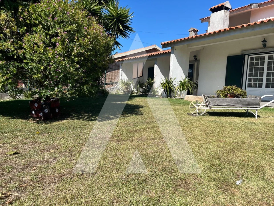 Moradia T4 para Venda em Aradas Foto 1