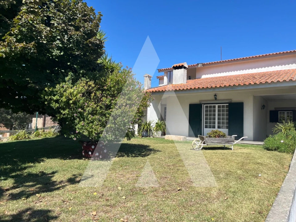Moradia T4 para Venda em Aradas Foto 2