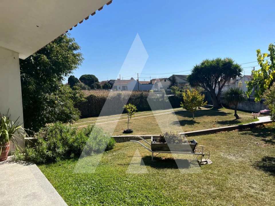 Moradia T4 para Venda em Aradas Foto 3