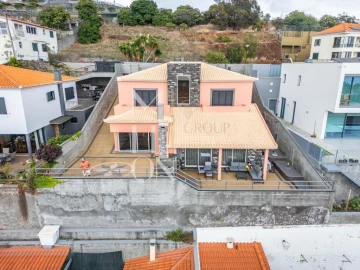 Moradia T3 para Venda em Santo Antonio