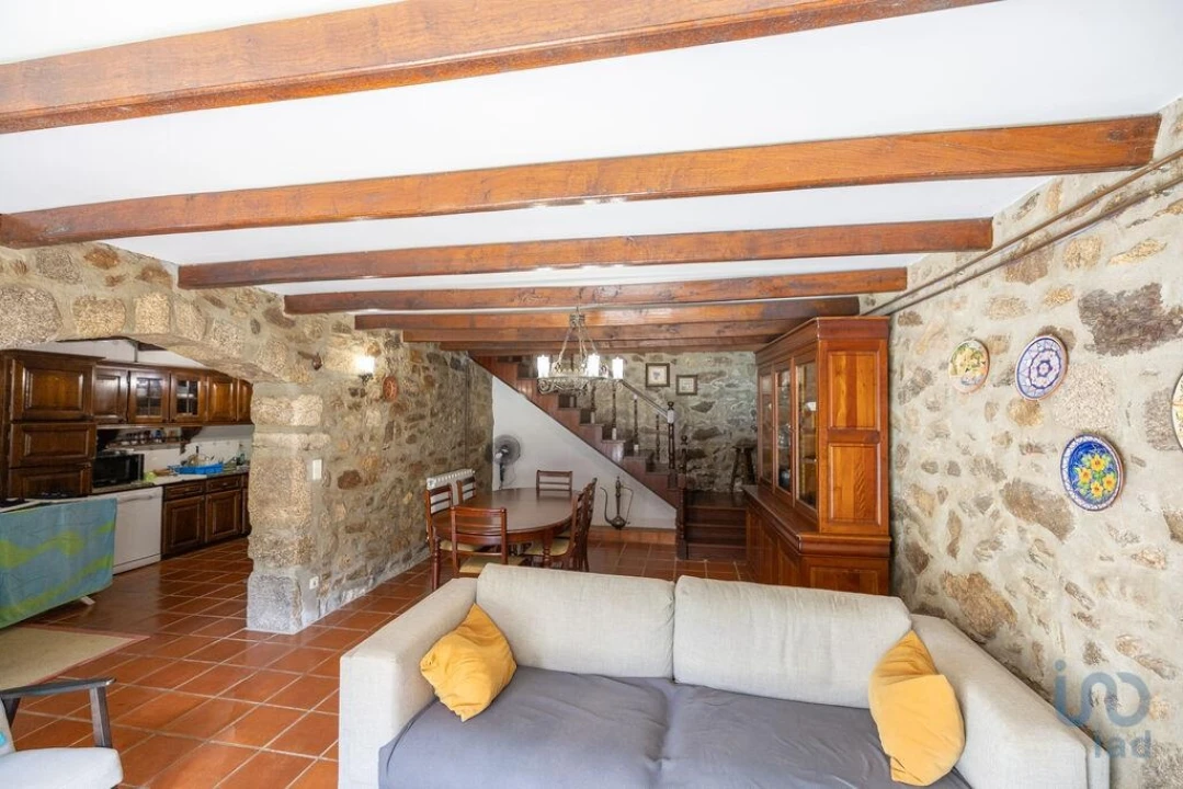 Moradia T3 para Venda em Cornes Foto 14