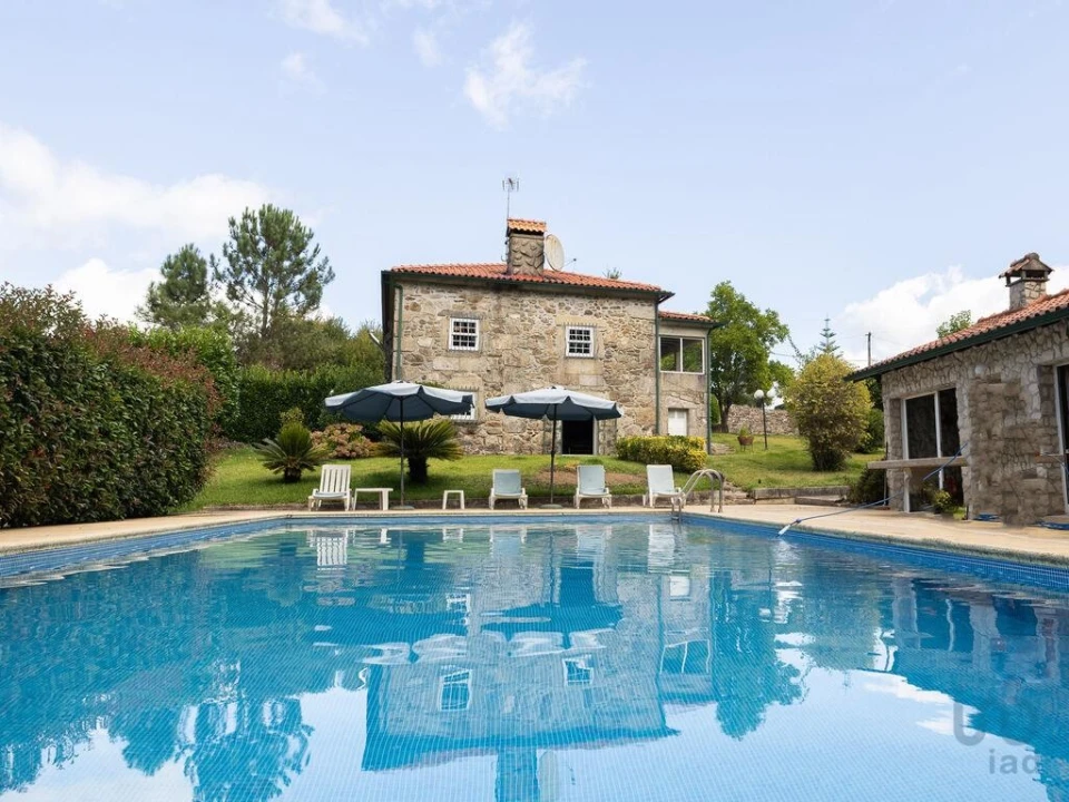 Moradia T3 para Venda em Cornes Foto 1