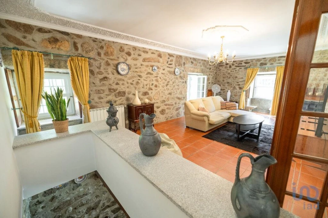 Moradia T3 para Venda em Cornes Foto 10