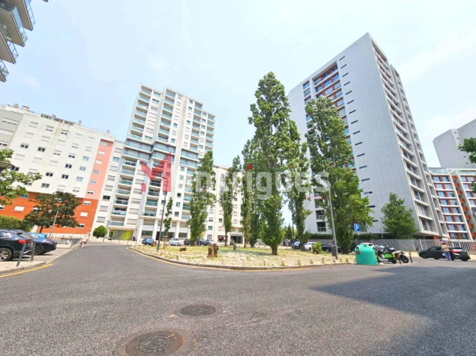 Apartamento T4 para Venda em Alvalade Foto 2