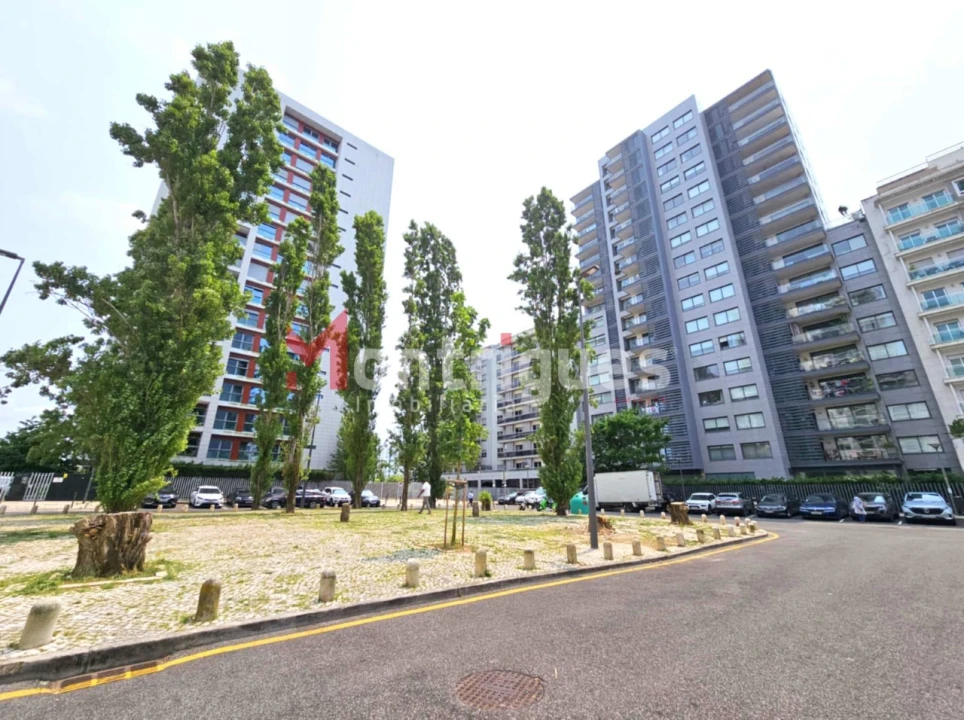 Apartamento T4 para Venda em Alvalade Foto 1