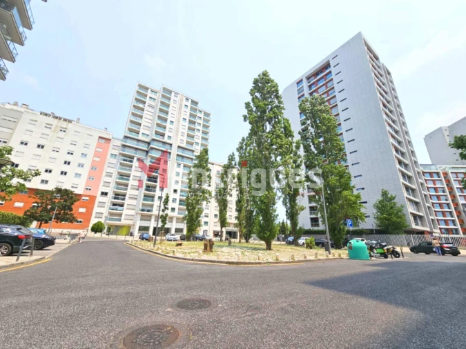 Apartamento T4 para Venda em Alvalade Foto 2