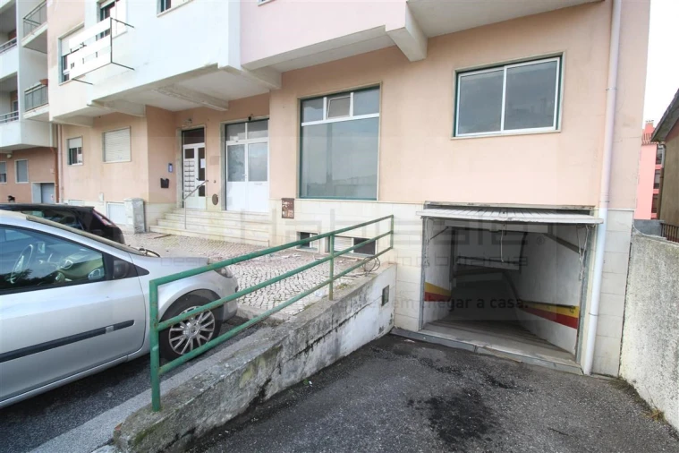 Garagem para Venda em Agualva e Mira-Sintra