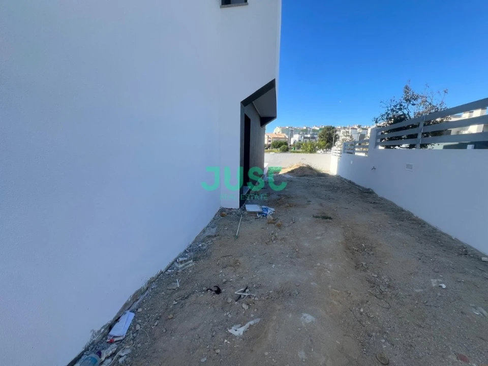 Moradia T4 para Venda em Charneca de Caparica e Sobreda Foto 17