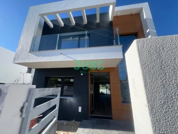 Moradia T4 para Venda em Charneca de Caparica e Sobreda