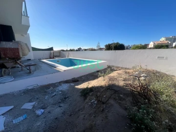Moradia T4 para Venda em Charneca de Caparica e Sobreda