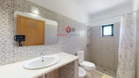 Moradia T6 para Venda em Estômbar e Parchal