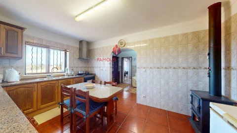 Moradia T6 para Venda em Estômbar e Parchal