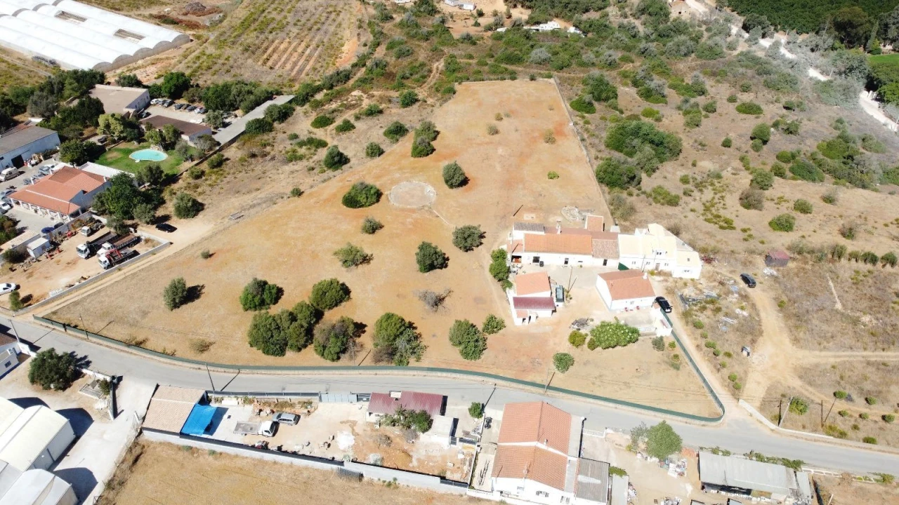 Moradia T6 para Venda em Estômbar e Parchal Foto 1