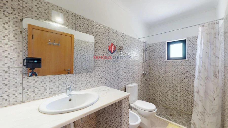 Moradia T6 para Venda em Estômbar e Parchal Foto 12