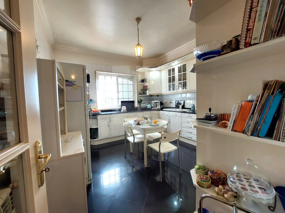 Moradia T4 para Venda em Alfragide Foto 8