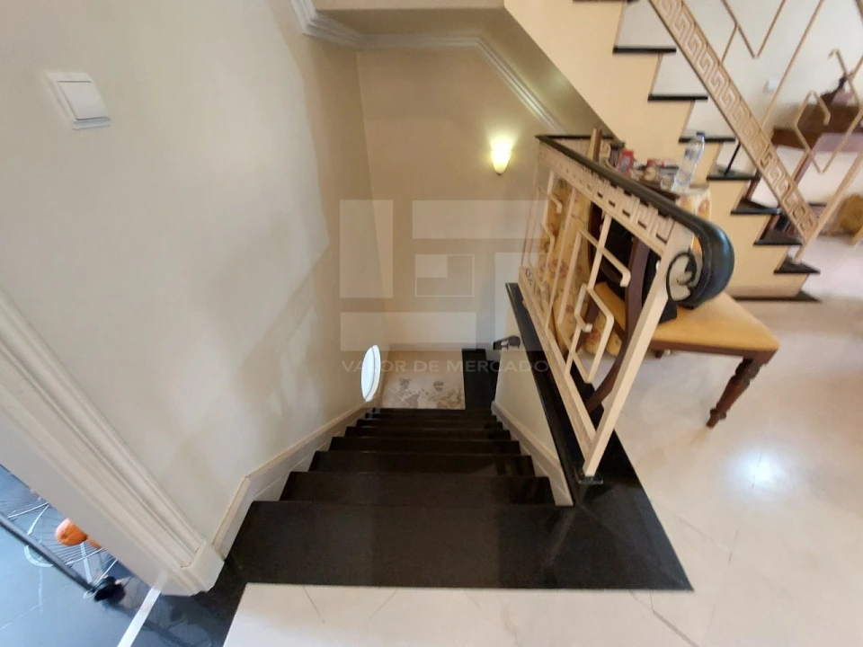 Moradia T4 para Venda em Alfragide Foto 31