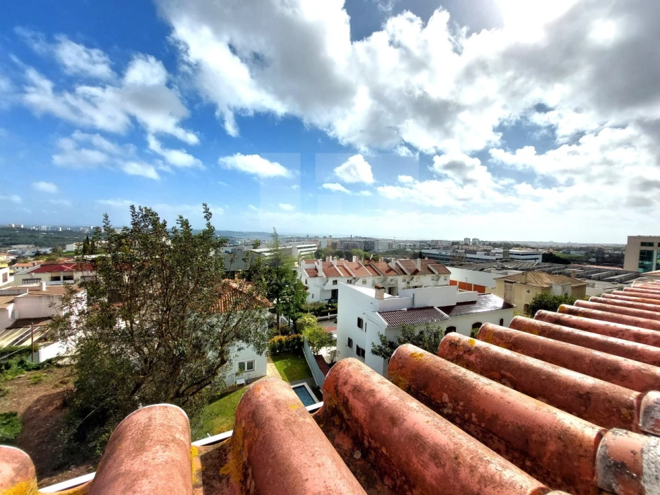 Moradia T4 para Venda em Alfragide Foto 48