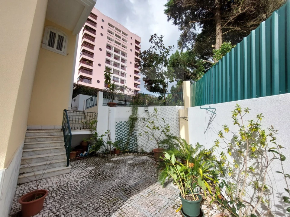 Moradia T4 para Venda em Alfragide Foto 65