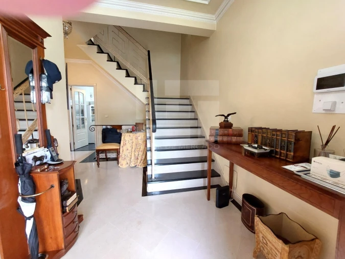 Moradia T4 para Venda em Alfragide Foto 7