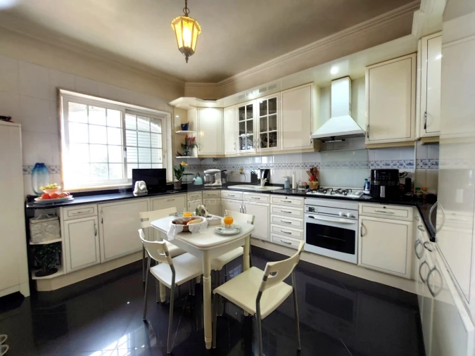 Moradia T4 para Venda em Alfragide Foto 9