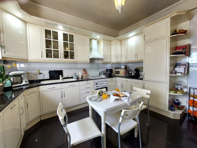 Moradia T4 para Venda em Alfragide Foto 10