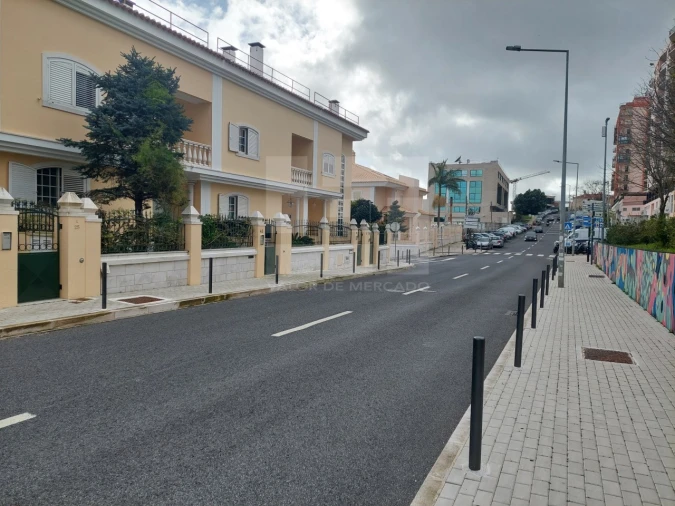 Moradia T4 para Venda em Alfragide Foto 70