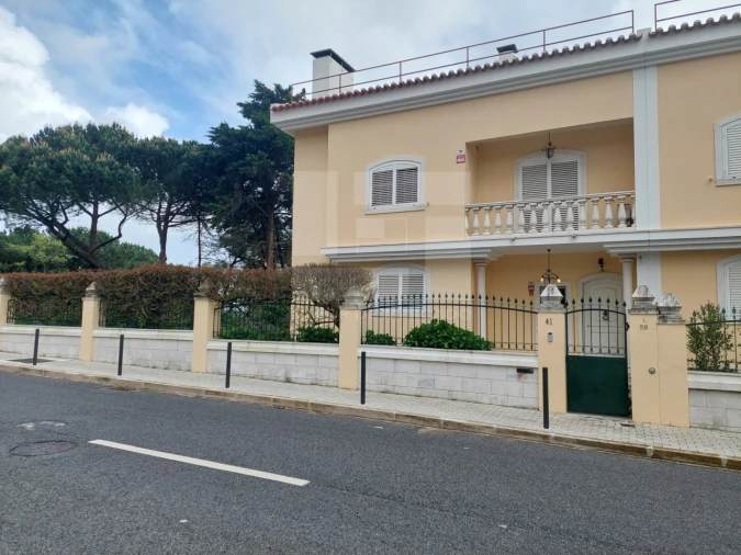 Moradia T4 para Venda em Alfragide Foto 1