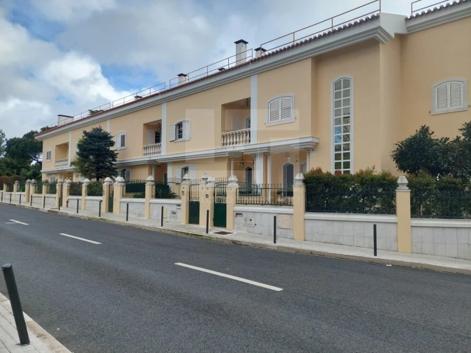 Moradia T4 para Venda em Alfragide Foto 72