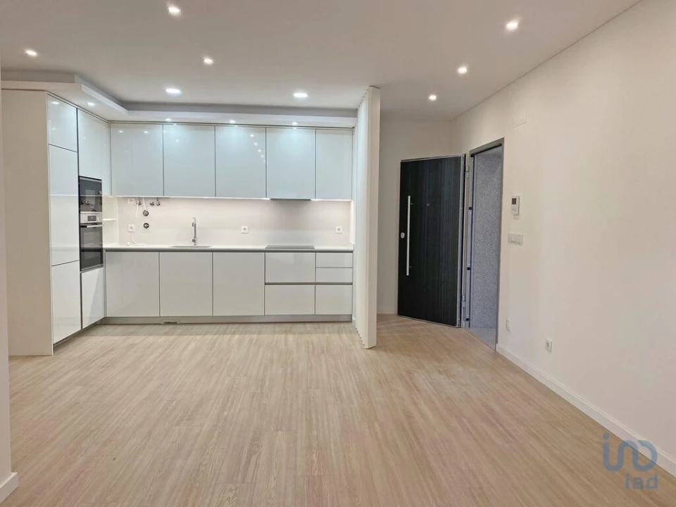 Apartamento T2 para Arrendamento em Ramada e Caneças Foto 1
