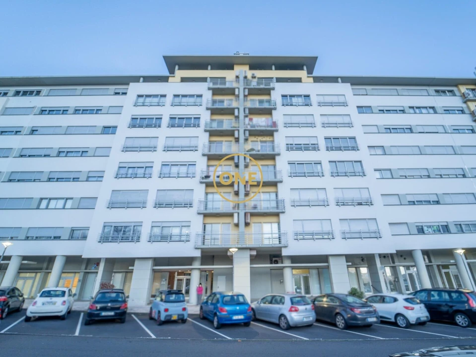 Apartamento T4 para Venda em Ponta Delgada (São Pedro) Foto 1