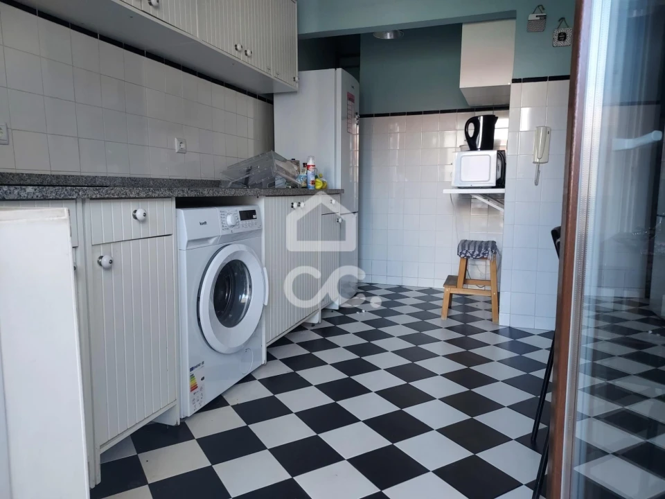 Apartamento T4 para Arrendamento em Paranhos Foto 3