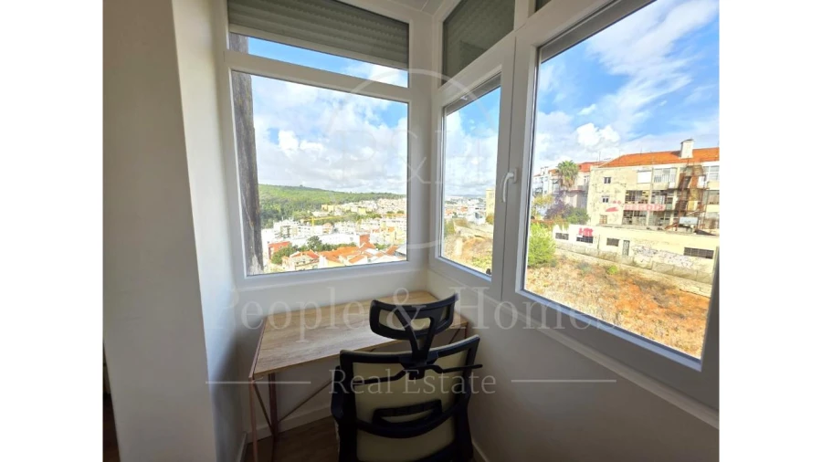 Apartamento T1 para Arrendamento em Campolide Foto 33