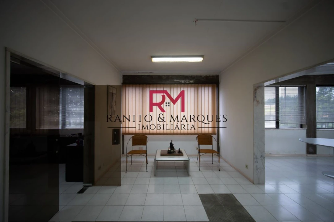 Escritório para Arrendamento em Gandra Foto 2