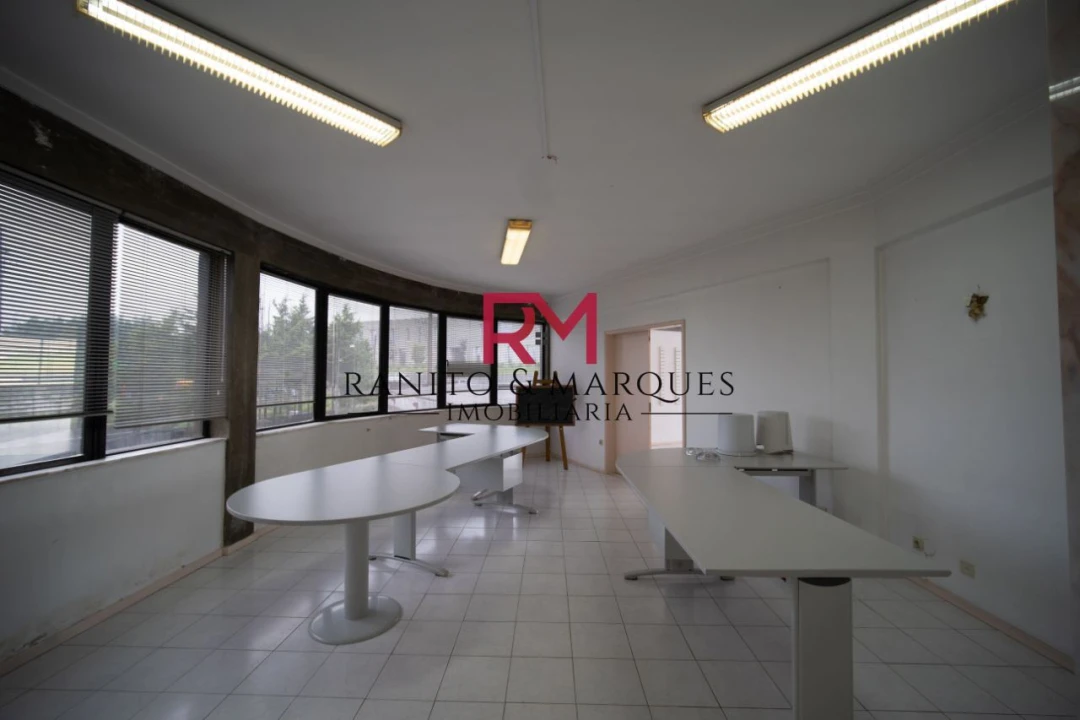 Escritório para Arrendamento em Gandra Foto 1